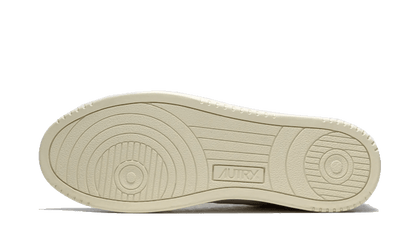 medalist-leather-suede-low-white-light-blue-socksforsport