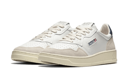 medalist-leather-suede-low-white-navy-socksforsport