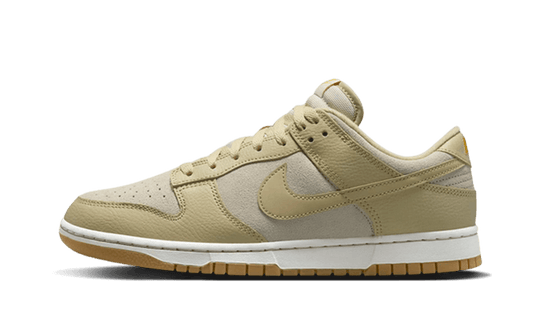 dunk-low-khaki-suede-gum-socksforsport