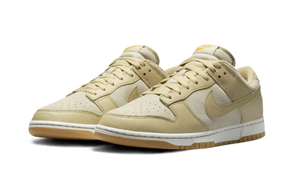 dunk-low-khaki-suede-gum-socksforsport