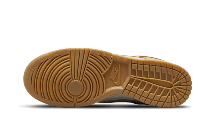 dunk-low-khaki-suede-gum-socksforsport