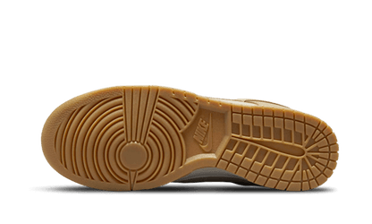 dunk-low-khaki-suede-gum-socksforsport