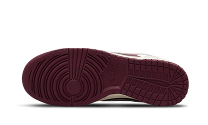 dunk-low-retro-prm-valentines-day-2023-socksforsport