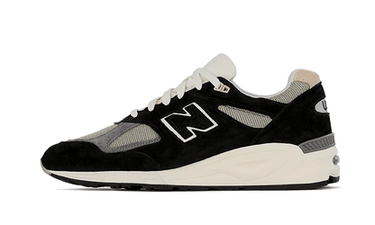 990-v2-made-in-usa-black-socksforsport