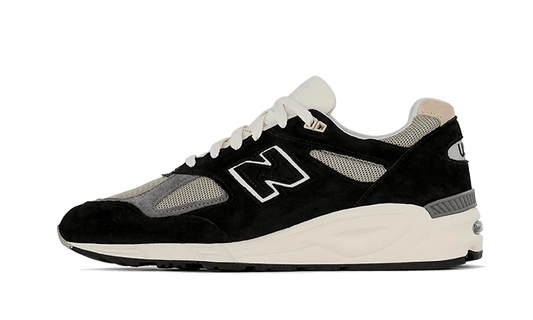 990-v2-made-in-usa-black-socksforsport