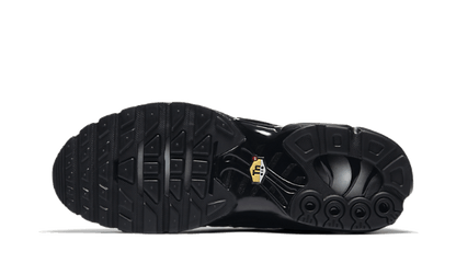 air-max-plus-triple-black-socksforsport