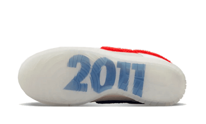 dunk-low-retro-prm-year-of-the-rabbit-white-crimson-socksforsport