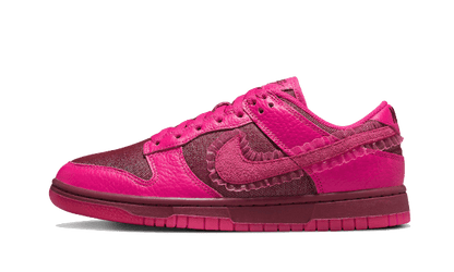 dunk-low-valentines-day-2022-socksforsport