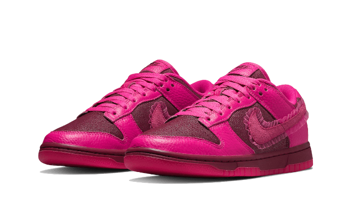 dunk-low-valentines-day-2022-socksforsport