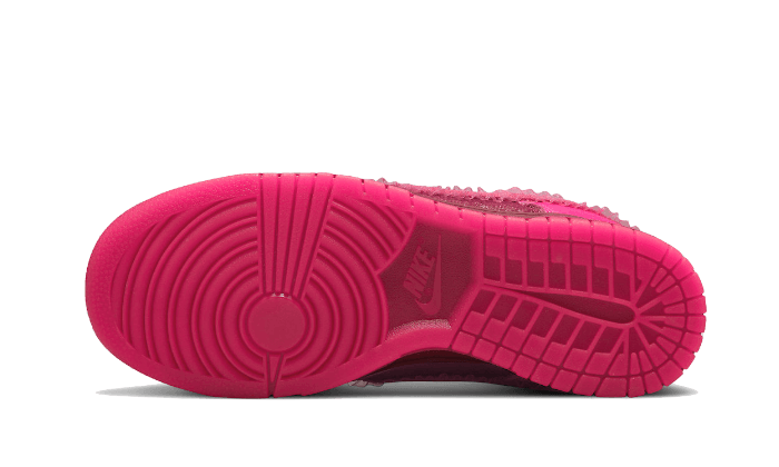 dunk-low-valentines-day-2022-socksforsport