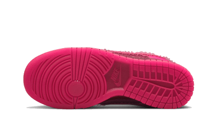 dunk-low-valentines-day-2022-socksforsport