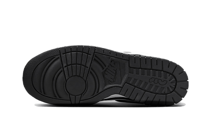 dunk-low-jumbo-reverse-panda-socksforsport