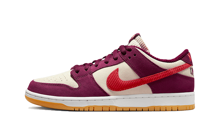 sb-dunk-low-skate-like-a-girl-bordeaux-socksforsport