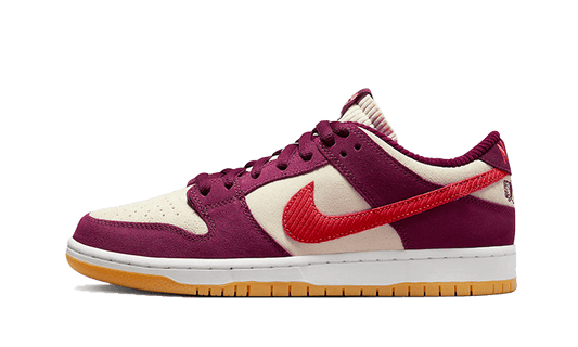 sb-dunk-low-skate-like-a-girl-bordeaux-socksforsport