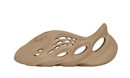 yeezy-foam-rnnr-clay-taupe-socksforsport