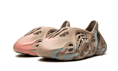 yeezy-foam-rnnr-mx-sand-grey-socksforsport