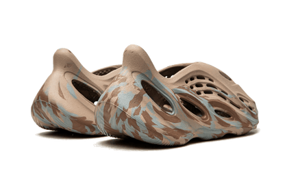 yeezy-foam-rnnr-mx-sand-grey-socksforsport
