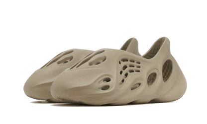 yeezy-foam-rnnr-stone-salt-socksforsport