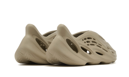 yeezy-foam-rnnr-stone-salt-socksforsport