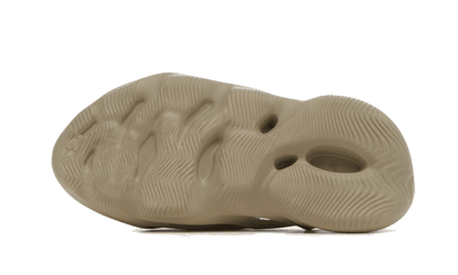 yeezy-foam-rnnr-stone-salt-socksforsport