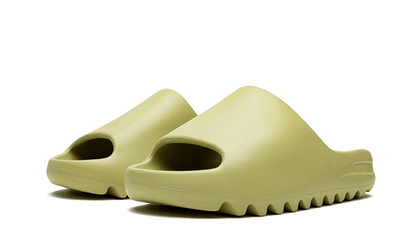 yeezy-slide-resin-first-release-socksforsport