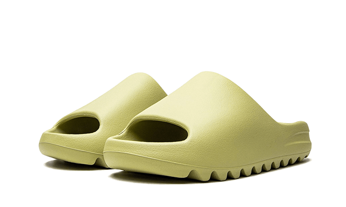 yeezy-slide-resin-restock-pair-socksforsport