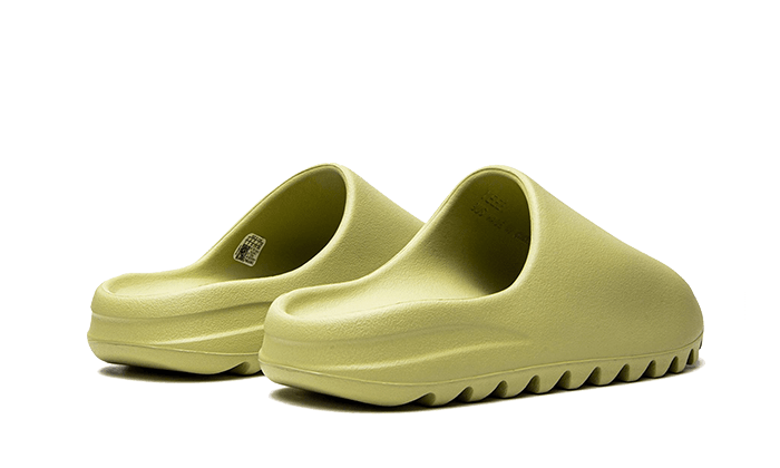 yeezy-slide-resin-restock-pair-socksforsport