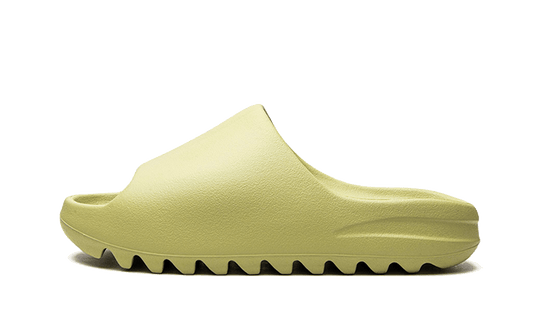 yeezy-slide-resin-restock-pair-socksforsport