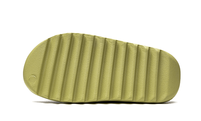 yeezy-slide-resin-restock-pair-socksforsport