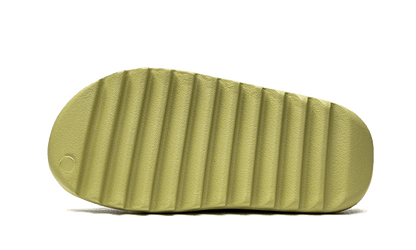 yeezy-slide-resin-restock-pair-socksforsport