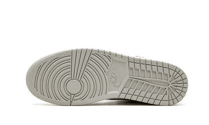 air-jordan-1-retro-high-og-white-cement-socksforsport