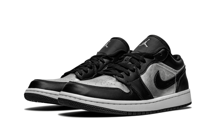 air-jordan-1-low-se-black-metallic-silver-socksforsport