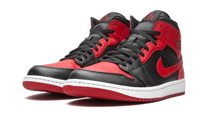 air-jordan-1-mid-banned-2020-socksforsport