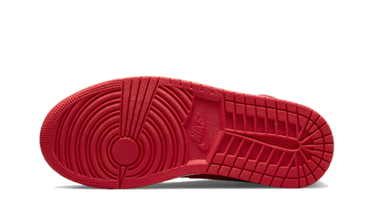 air-jordan-1-mid-se-pomegranate-socksforsport