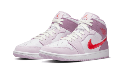 air-jordan-1-mid-valentines-day-2022-socksforsport