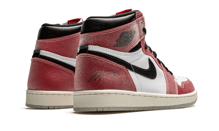 air-jordan-1-retro-high-trophy-room-chicago-friends--family-socksforsport
