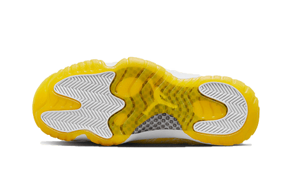 air-jordan-11-retro-low-yellow-snakeskin-socksforsport