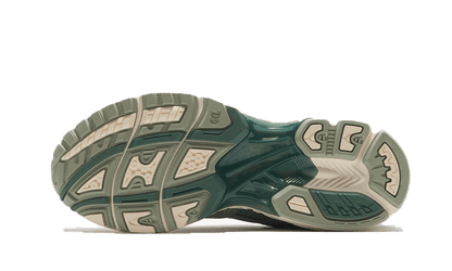 gel-kayano-14-olive-grey-socksforsport
