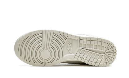 dunk-high-first-use-light-bone-green-noise-socksforsport