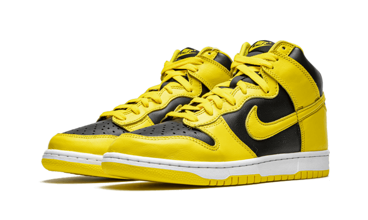 dunk-high-varsity-maize-socksforsport