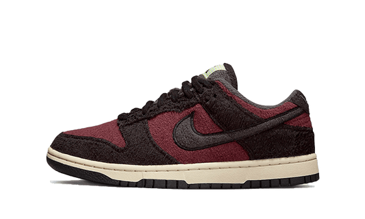 dunk-low-se-fleece-burgundy-crush-socksforsport