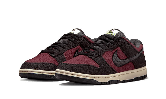 dunk-low-se-fleece-burgundy-crush-socksforsport