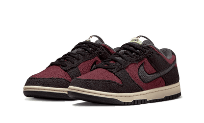 dunk-low-se-fleece-burgundy-crush-socksforsport