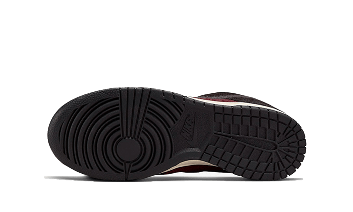 dunk-low-se-fleece-burgundy-crush-socksforsport