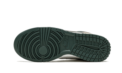 dunk-low-se-sail-multi-camo-socksforsport
