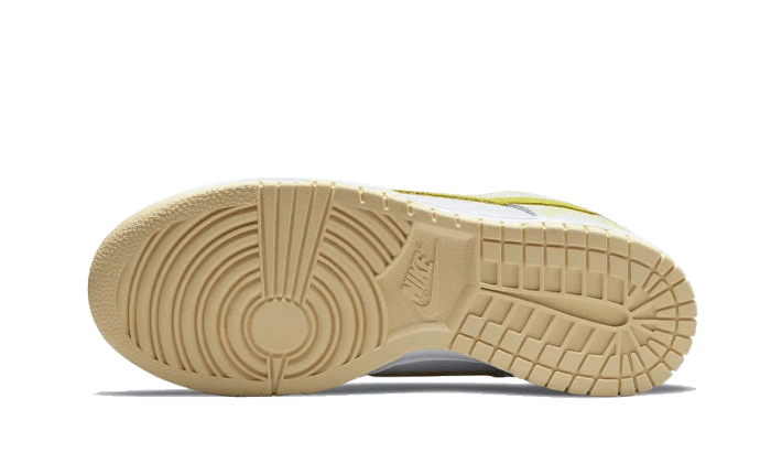 dunk-low-yellow-strike-socksforsport