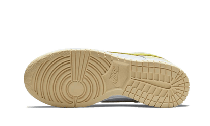 dunk-low-yellow-strike-socksforsport