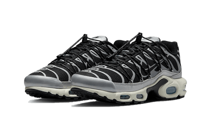 air-max-plus-lace-toggle-black-grey-socksforsport