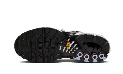air-max-plus-lace-toggle-black-grey-socksforsport