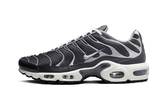 air-max-plus-se-greyscale-cool-grey-socksforsport